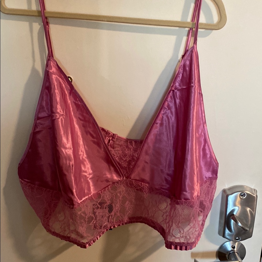 Fredricks of Hollywood 2x